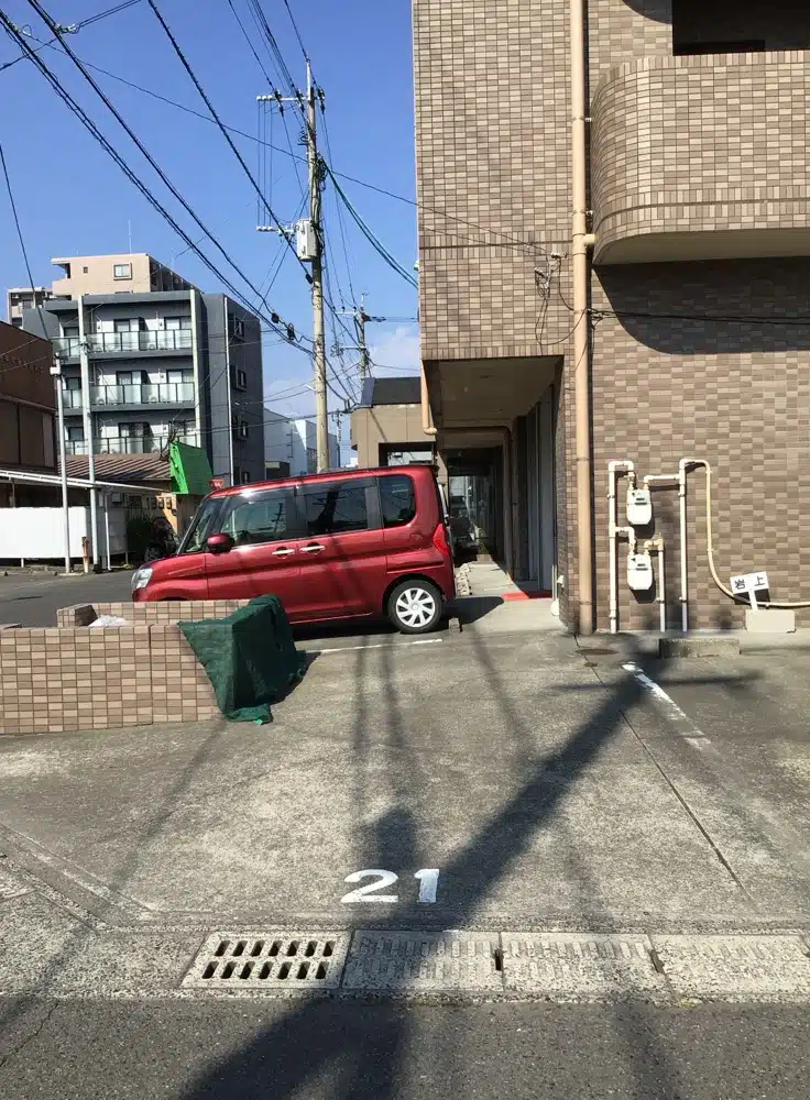 谷山骨盤整骨院の目の前の21番の区画